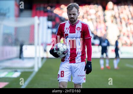 Aalborg, Dänemark. 27.. Februar 2022. Iver Fossum (8) von AAB, gesehen während des Superliga-Spiels 3F zwischen Aalborg Boldklub und Silkeborg IF im Aalborg Portland Park in Aalborg. (Foto: Gonzales Photo/Alamy Live News Stockfoto