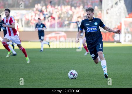 Aalborg, Dänemark. 27.. Februar 2022. Nicolai Vallys (7) aus Silkeborg, WENN er während des Superliga-Spiels 3F zwischen Aalborg Boldklub und Silkeborg IM Aalborg Portland Park in Aalborg gesehen wurde. (Foto: Gonzales Photo/Alamy Live News Stockfoto