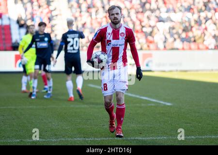 Aalborg, Dänemark. 27.. Februar 2022. Iver Fossum (8) von AAB, gesehen während des Superliga-Spiels 3F zwischen Aalborg Boldklub und Silkeborg IF im Aalborg Portland Park in Aalborg. (Foto: Gonzales Photo/Alamy Live News Stockfoto