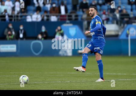 Troyes, Frankreich, 27. Februar 2022, Adil Rami von Troyes während des Fußballspiels der französischen Ligue 1 zwischen ESTAC Troyes und Olympique de Marseille (OM) am 27. Februar 2022 im Stade de l'Aube in Troyes, Frankreich - Foto Jean Catuffe / DPPI Stockfoto