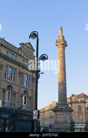 Das Gray's Monument steht im Stadtzentrum von Newcastle upon Tyne, wo sich die Gray Street, Grainger Street und Blackett Street treffen. Stockfoto