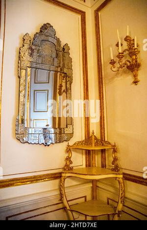 Die Wasser-Garten am Schloss Hellbrunn in Salzburg in Österreich mit seinen vielen Wasserspielen Stockfoto