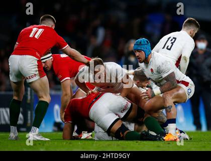 LONDON, ENGLAND - 26. FEBRUAR: Jack Nowell aus England (Blue hat) während des Guinness Six Nations-Spiels zwischen England und Wales im Twickenham Stadium Stockfoto