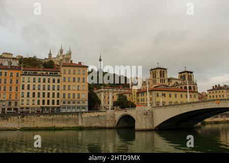 Nahaufnahme der Pont Bonaparte über der Saone Stockfoto