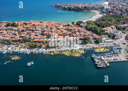 Luftaufnahme der historischen Küstenstadt Sozopol in der Provinz Burgas an der südlichen Schwarzmeerküste in Bulgarien Stockfoto