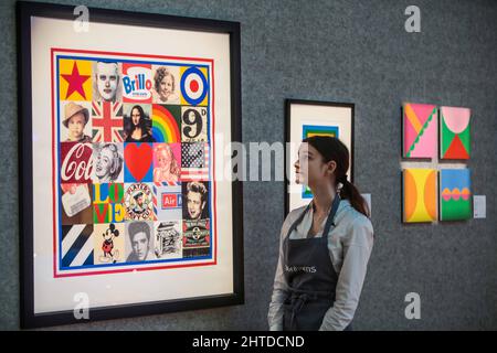 London UK 28 February 2022 Sir Peter Blake, some of the sources of Pop Art VII,2009 Est £ 4.000-6.000.Bonhams’ popular British. Cool. Verkauf mit einer Reihe von coolen Artikeln, von Kunstwerken, Fotos, beliebten kulturellen Erinnerungsstücken bis hin zu Modestücken und Drucken. Sonderangebot Donnerstag, 3. März. Paul Quezada-Neiman/Alamy Live News Stockfoto