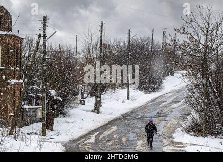 Malomirovo Bulgarien 28 Febuary 2022 : Schneefall an einem Wintertag ländlichen Dorf nach Hause Clifford Norton Alamy Stockfoto