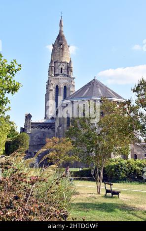 Eglise Sainte-Marie de la Bastide, Bordeaux, Frankreich, erbaut 1864-87, Architekt Paul Abadie, In einem Pastiche neo-mittelalterlichen Stil. Stockfoto