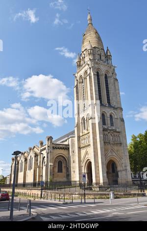 Eglise Sainte-Marie de la Bastide, Bordeaux, Frankreich, erbaut 1864-87, Architekt Paul Abadie, In einem Pastiche neo-mittelalterlichen Stil. Stockfoto