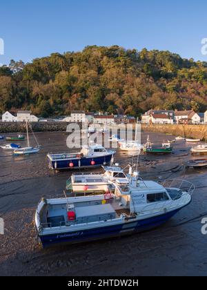 Minehead Harbour an einem sonnigen Wintermorgen bei Ebbe, Somerset, England. Stockfoto