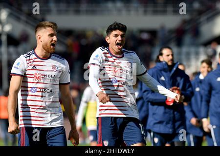 Giorgio Altare und Raoul Bellanova von Cagliari Calcio feiern nach dem Spiel während der Serie A Fußballspiel zwischen dem FC Turin und Cagliari Calci Stockfoto