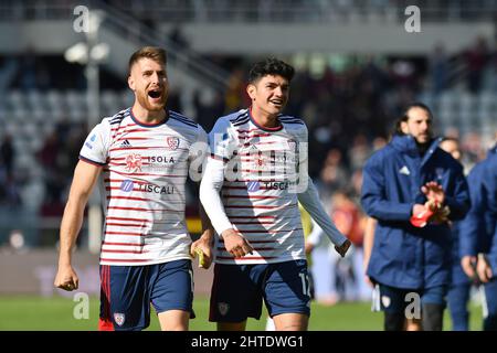 Giorgio Altare und Raoul Bellanova von Cagliari Calcio feiern nach dem Spiel während der Serie A Fußballspiel zwischen dem FC Turin und Cagliari Calci Stockfoto