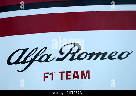 Alfa Romeo F1 Team Orlen Beschilderung während des zweiten Tages der Vorsaison Tests auf dem Circuit de Barcelona-Catalunya, Spanien. Bilddatum: Donnerstag, 24. Februar 2022. Stockfoto