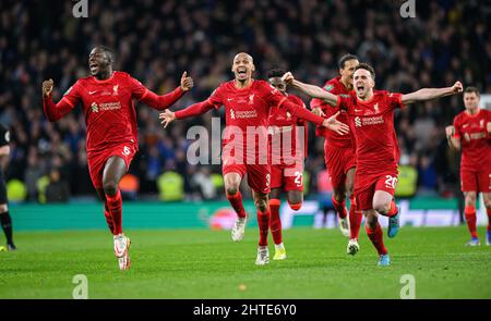 London, Großbritannien. 27.. Februar 2022. 27. Februar 2022 - Chelsea gegen Liverpool - Carabao Cup - Finale - Wembley Stadium die Spieler von Liverpool feiern den Sieg beim Elfmeterschießen im Carabao Cup Finale im Wembley Stadium. Bildnachweis: Kredit: Mark Pain/Alamy Live Nachrichten Stockfoto