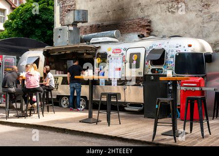 Luftstrom-Food-Caravan für Street Chefs Burger und Fast Food im Freien in der Innenstadt von Sofia, Bulgarien Stockfoto