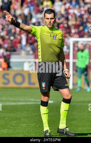 Turin, Italien. 27., Februar 2022. Schiedsrichter Manuel Volpi sah während der Serie Ein Spiel zwischen Turin und Cagliari im Stadio Olimpico in Turin. (Bildnachweis: Gonzales Photo - Tommaso Fimiano). Stockfoto