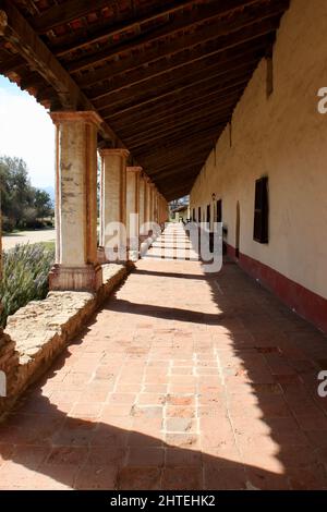 Kreuzgang, Kloster oder Padres' Quarters, Mission La Purisima Concepcion, Lompoc, Kalifornien Stockfoto