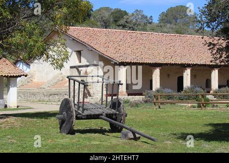 OX Cart und Convento oder Padres' Quarters, Mission La Purisima Concepcion, Lompoc, Kalifornien Stockfoto