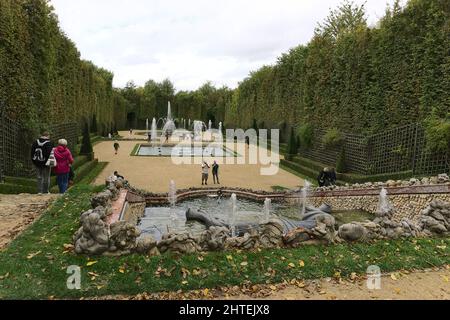 Grove der drei Brunnen in den Gärten von Versailles, Paris, Frankreich Stockfoto