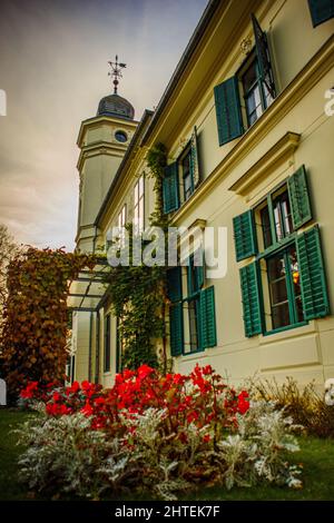 Schöne Aussicht auf Schloss Britz in Berlin, Deutschland Stockfoto