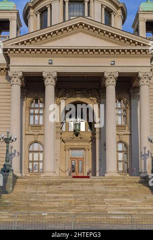 Haupteingang zur Nationalversammlung der Republik Serbien Regierungsgebäude Stockfoto