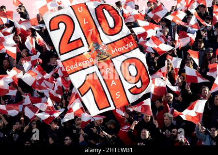 Monza-Fans beim Spiel der Serie B zwischen Monza und Lecce im U Power Stadium am 27. Februar 2022 in Monza, Italien. Stockfoto