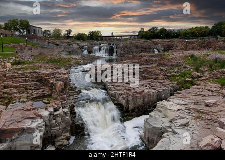 Big Sioux River fließt über Felsen in South Dakota, USA Stockfoto