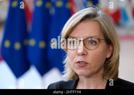 Brüssel, Belgien. 28.. Februar 2022. Ministerin Leonore Gebessler kommt zu einem Notfalltreffen, um die Energiesituation in Europa während der russischen Invasion der Ukraine in Brüssel, Belgien, am 28. Februar 2022 zu diskutieren. Kredit: ALEXANDROS MICHAILIDIS/Alamy Live Nachrichten Stockfoto