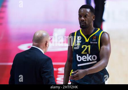 Belgrad, Serbien, 27.. Februar 2022. Dyshawn Pierre von Fenerbahce Beko Istanbul reagiert während des Euroleague-Basketballmatches zwischen Crvena Zvezda mts Belgrade gegen Fenerbahce Beko Istanbul in Belgrad, Serbien. 27. Februar 2022. Kredit: Nikola Krstic/Alamy Stockfoto