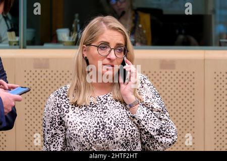 Brüssel, Belgien. 28.. Februar 2022. Ministerin Maria Malova kommt zu einer Dringlichkeitssitzung, um die Energiesituation in Europa während der russischen Invasion der Ukraine in Brüssel, Belgien, am 28. Februar 2022 zu diskutieren. Kredit: ALEXANDROS MICHAILIDIS/Alamy Live Nachrichten Stockfoto