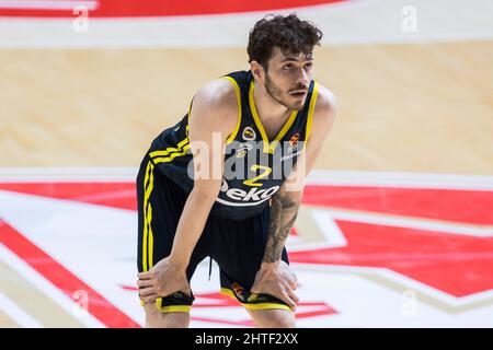 Belgrad, Serbien, 27.. Februar 2022. Sehmus Hazer von Fenerbahce Beko Istanbul reagiert während des Euroleague-Basketballmatches zwischen Crvena Zvezda mts Belgrade gegen Fenerbahce Beko Istanbul in Belgrad, Serbien. 27. Februar 2022. Kredit: Nikola Krstic/Alamy Stockfoto