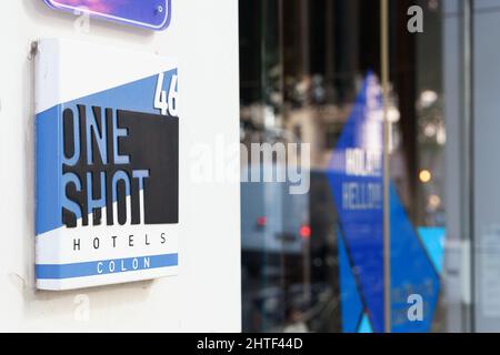 VALENCIA, SPANIEN - 22. FEBRUAR 2022: One Shot Hotels ist eine spanische Hotelkette Stockfoto