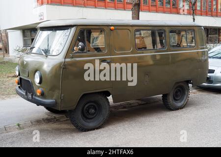 UAZ-452 sowjetischer Transporter (eine Familie von Fahrerkabinen über Geländewagen, die seit 1965 im Automobilwerk Ulyanovsk (UAZ) hergestellt werden), Geländewagen Stockfoto