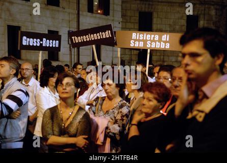 Rom, Italien 12/10/2008: Kerzenlichtmahnwache, organisiert von der Gemeinde Sant'Egidio zur Erinnerung an die Deportation des jüdischen Ghettos. ©Andrea Sabbadini Stockfoto