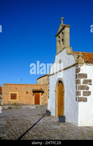 Kirche La Quinta und kleiner platz im kleinen Bergdorf, Adeje, Teneriffa, Kanarische Inseln, Spanien Stockfoto