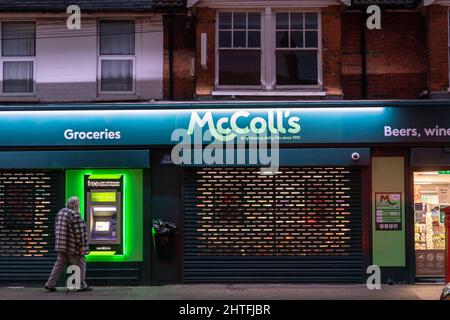 Brentwood, Großbritannien. 28.. Februar 2022. Brentwood Essex 28. Feb 2022 Es wird berichtet, dass die McColl's Retail Group, eine der größten Convenience-Store-Ketten Großbritanniens, um neue Finanzmittel zur Abttung eines Kollaps, der Tausende von Arbeitsplätzen gefährden könnte, rast. Die Gruppe wurde in Brentwood in Essex gegründet.Quelle: Ian Davidson/Alamy Live News Stockfoto