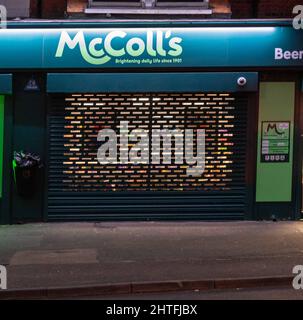 Brentwood, Großbritannien. 28.. Februar 2022. Brentwood Essex 28. Feb 2022 Es wird berichtet, dass die McColl's Retail Group, eine der größten Convenience-Store-Ketten Großbritanniens, um neue Finanzmittel zur Abttung eines Kollaps, der Tausende von Arbeitsplätzen gefährden könnte, rast. Die Gruppe wurde in Brentwood in Essex gegründet.Quelle: Ian Davidson/Alamy Live News Stockfoto