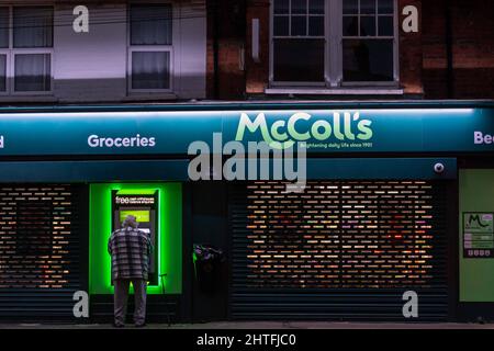 Brentwood, Großbritannien. 28.. Februar 2022. Brentwood Essex 28. Feb 2022 Es wird berichtet, dass die McColl's Retail Group, eine der größten Convenience-Store-Ketten Großbritanniens, um neue Finanzmittel zur Abttung eines Kollaps, der Tausende von Arbeitsplätzen gefährden könnte, rast. Die Gruppe wurde in Brentwood in Essex gegründet.Quelle: Ian Davidson/Alamy Live News Stockfoto