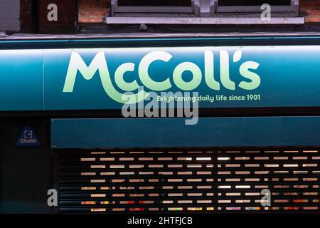 Brentwood, Großbritannien. 28.. Februar 2022. Brentwood Essex 28. Feb 2022 Es wird berichtet, dass die McColl's Retail Group, eine der größten Convenience-Store-Ketten Großbritanniens, um neue Finanzmittel zur Abttung eines Kollaps, der Tausende von Arbeitsplätzen gefährden könnte, rast. Die Gruppe wurde in Brentwood in Essex gegründet.Quelle: Ian Davidson/Alamy Live News Stockfoto