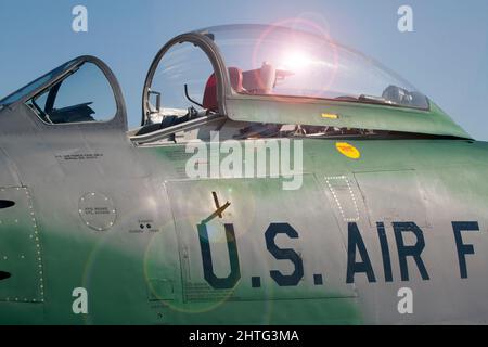 2021 ParisVillaroche Air Legend Meeting - das nordamerikanische F-86 Sabre -Kampfflugzeug-Cockpit Stockfoto