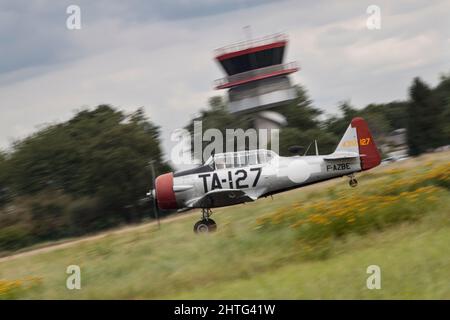 2021 ParisVillaroche Air Legend Meeting - 1938 North American AT-6C Harvard Mk2A Stockfoto