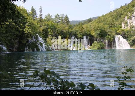 Wasserfall im Nationalpark Plitvice Kroatien Stockfoto