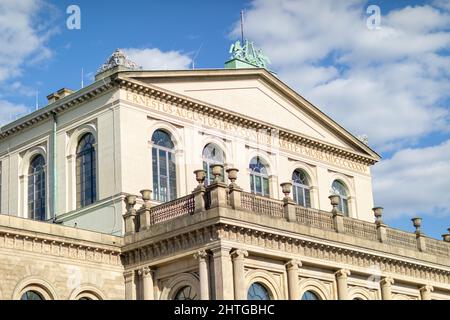Hannover - Deutschland, 25. April 2021: Die Staatsoper Hannover ist ein deutsches Opernhaus und Kompany in der niedersächsischen Landeshauptstadt Hannover. Stockfoto