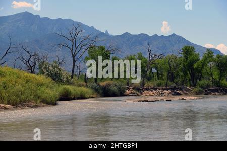 Der Rio Grande, was auf Spanisch Big River bedeutet. Auch bekannt als Rio Bravo südlich der Grenze in Mexiko und als wilder und malerischer Fluss bezeichnet. Stockfoto