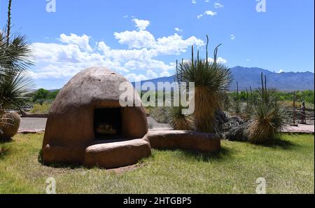 Der traditionelle Pueblo Ofen oder Hornos ist ein lehmziegelofen, der von den amerikanischen Ureinwohnern verwendet wird. Stockfoto