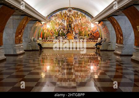 Moskauer U-Bahn-Station Park Pobedy - 1945 Victory Mosaic von Surab Zereteli, Moskau, Russland Stockfoto