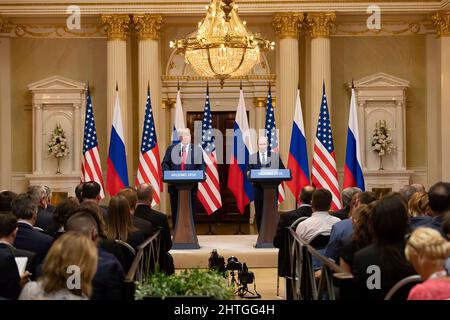 Präsident Donald J. Trump nimmt an einem bilateralen Treffen mit dem Präsidenten der Russischen Föderation Wladimir Putin während des Japan Summit G20 am Freitag, den 28. Juni 2019, in Osaka, Japan, Teil. Stockfoto