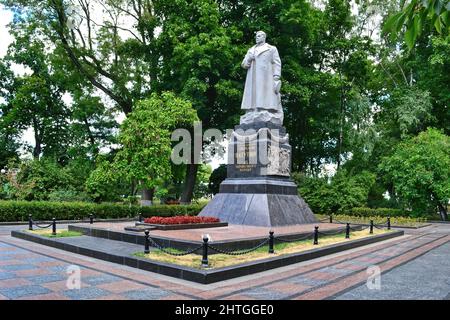 Der Mariinskyi Park (ukrainisch: Маріїнський парк, Mariyins'kyi Park) ist ein Park im Stadtteil Pechersk vor dem Obersten Rat der Ukraine Stockfoto