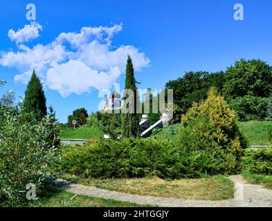 Der Feofaniia Park ist ein Park, der sich im historischen Viertel auf einem Gelände in der Nähe des südlichen Außenbezirks von Kiew befindet Stockfoto