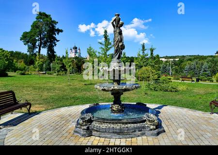 Der Feofaniia Park ist ein Park, der sich im historischen Viertel auf einem Gelände in der Nähe des südlichen Außenbezirks von Kiew befindet Stockfoto